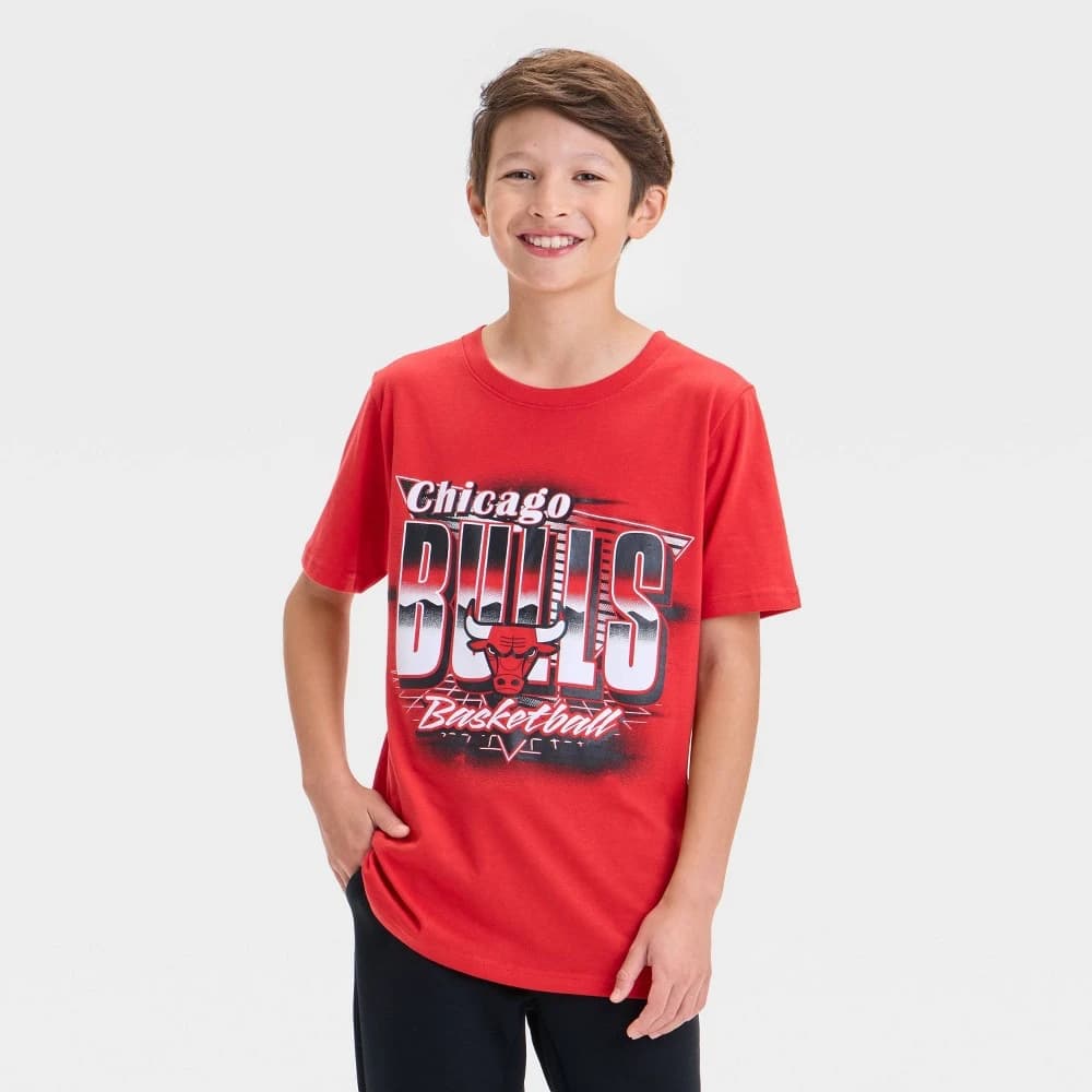 Boys' Short Sleeve Chicago Bulls Graphic T-Shirt - art class™ S — Manufacturer Picture